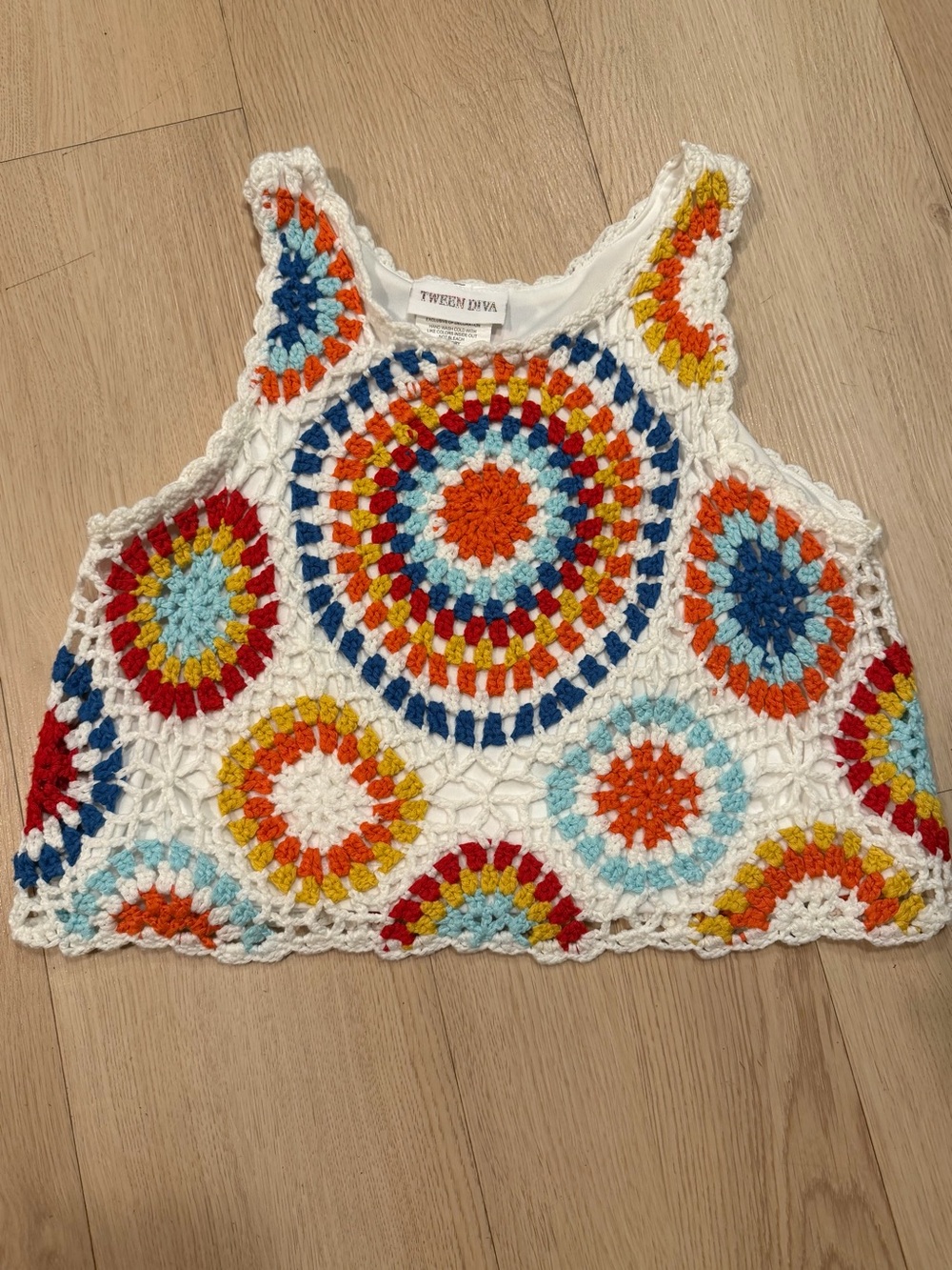 Tween Diva White Crochet Circle-Print Crop Tank Top - Multicolor